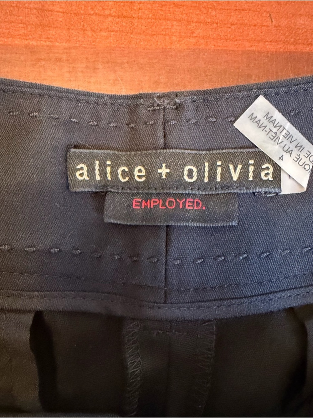 Alice + Olivia Employed Black Cropped Pants - Size 4 - Picture 3 of 3